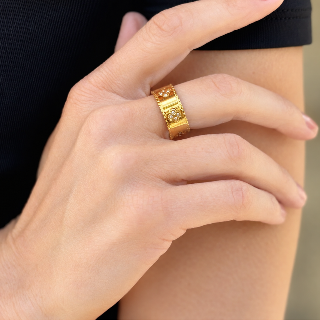 Emi Clover Ring