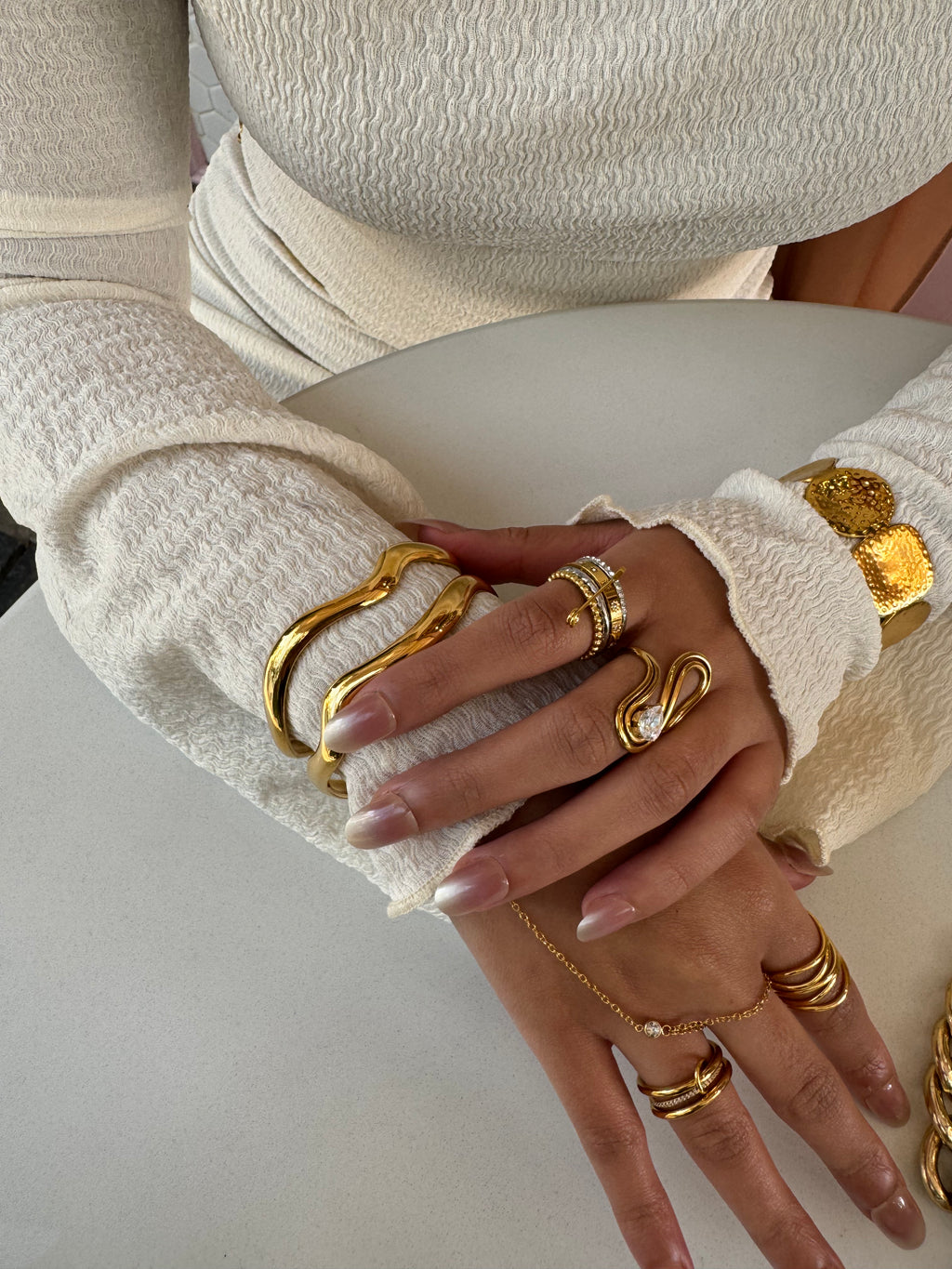 Two waves open bangle