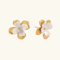 Daisy glow studs